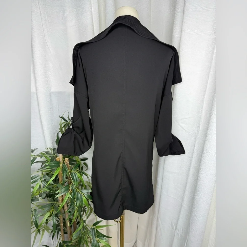 Max Studio color black